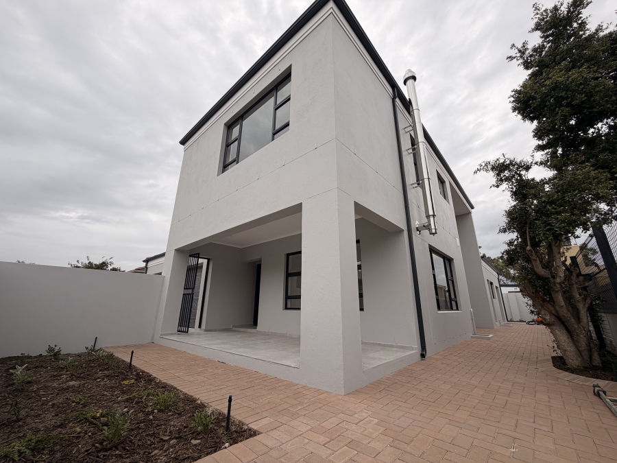 To Let 4 Bedroom Property for Rent in Heritage Park Western Cape